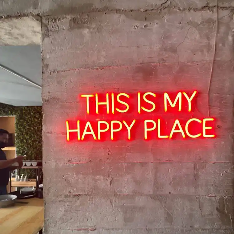 Неоновая надпись на стену в Минске